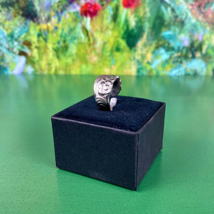 Handcrafted Staineless Steel Flower Ring | Wing
